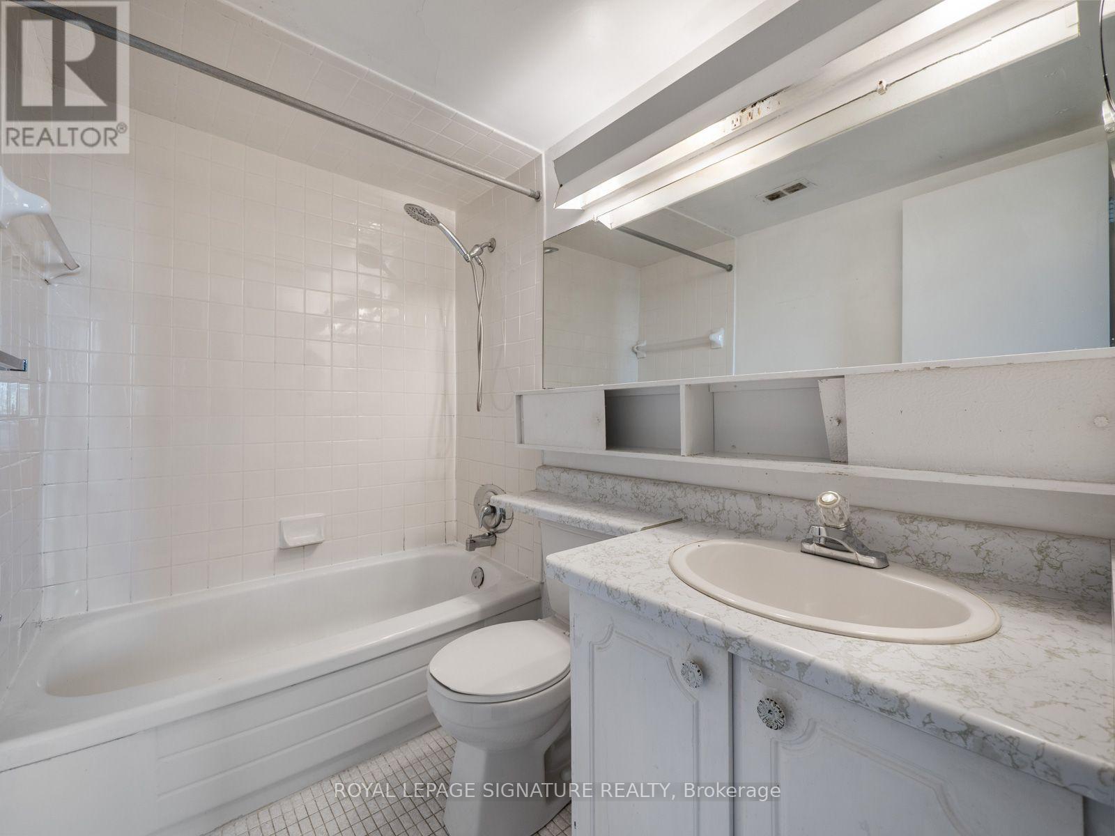 404 - 130 Neptune Drive, Toronto, Ontario  M6A 1X5 - Photo 11 - C13868688
