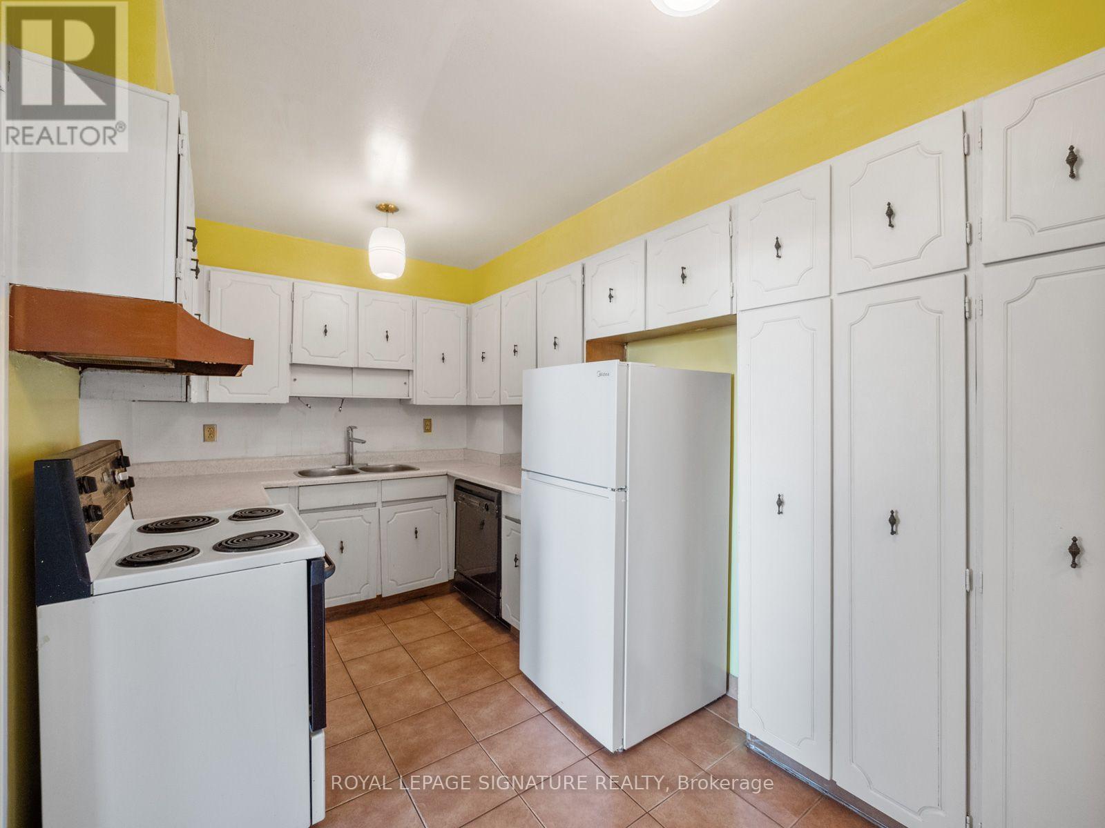 404 - 130 Neptune Drive, Toronto, Ontario  M6A 1X5 - Photo 8 - C13868688