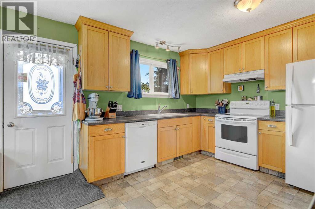 10411 103 Avenue Hythe Alberta Canada T0H2C0 5