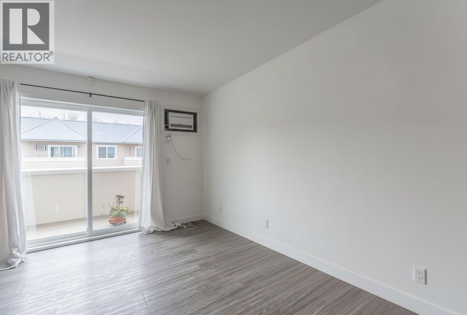 3160 De Montreuil Court Unit# 413