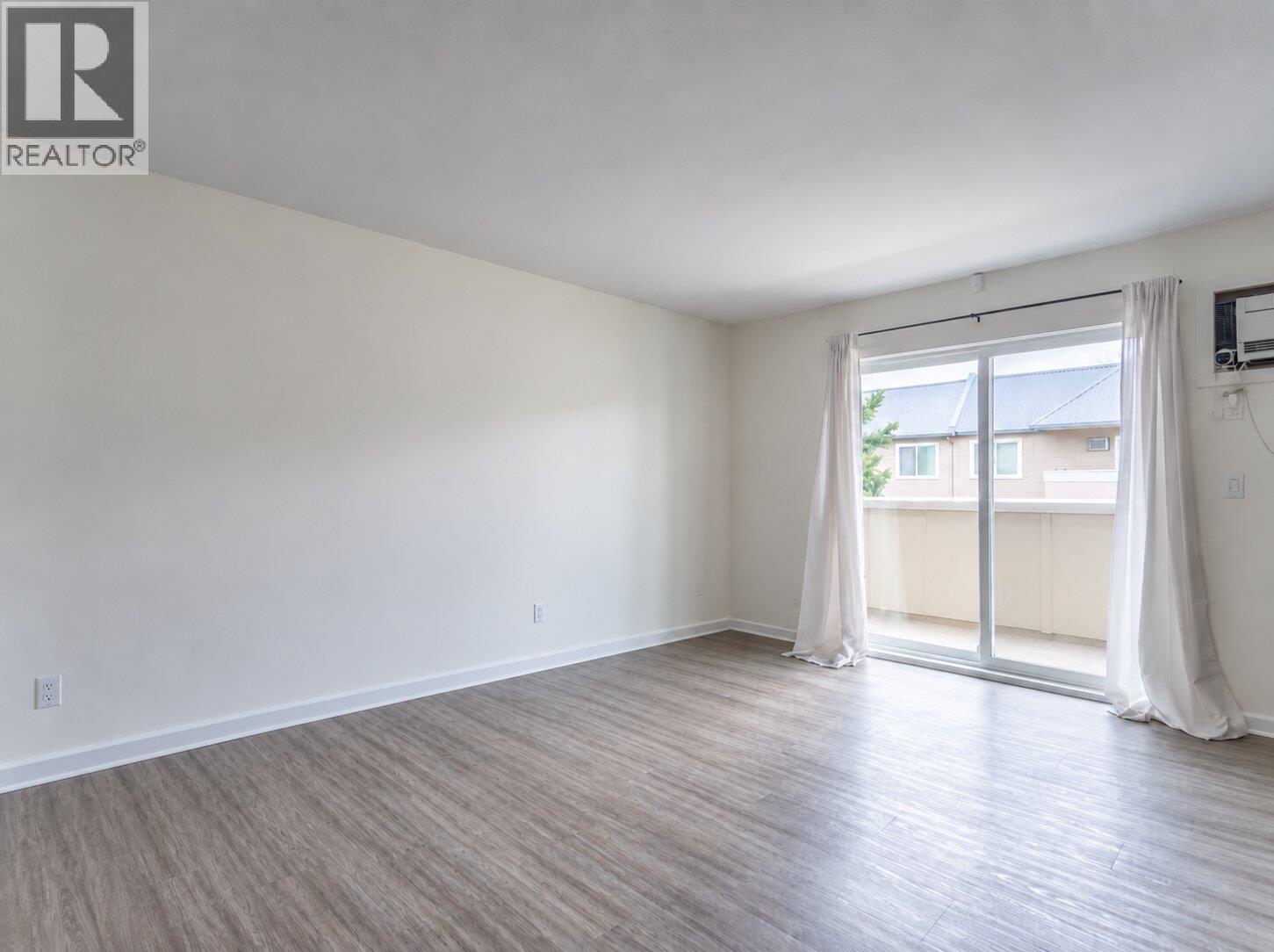 3160 De Montreuil Court Unit# 413
