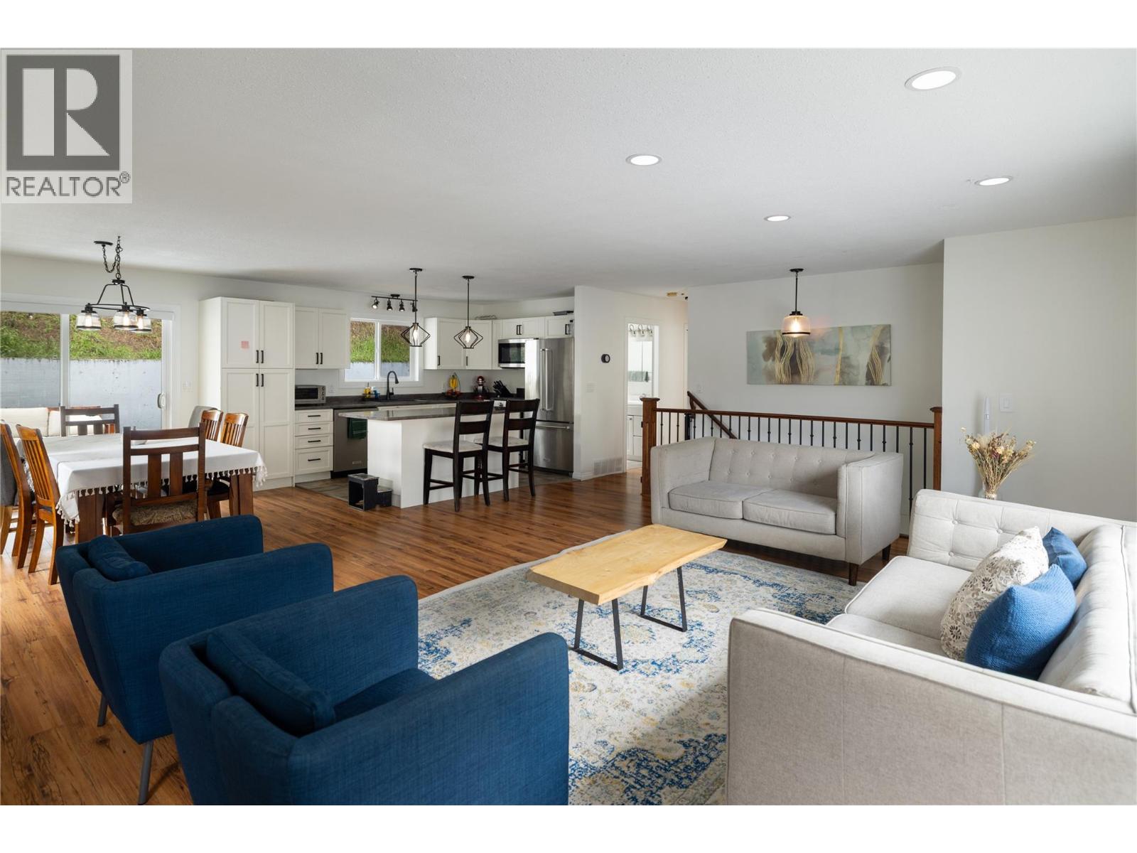 3945 Highland Park Crescent