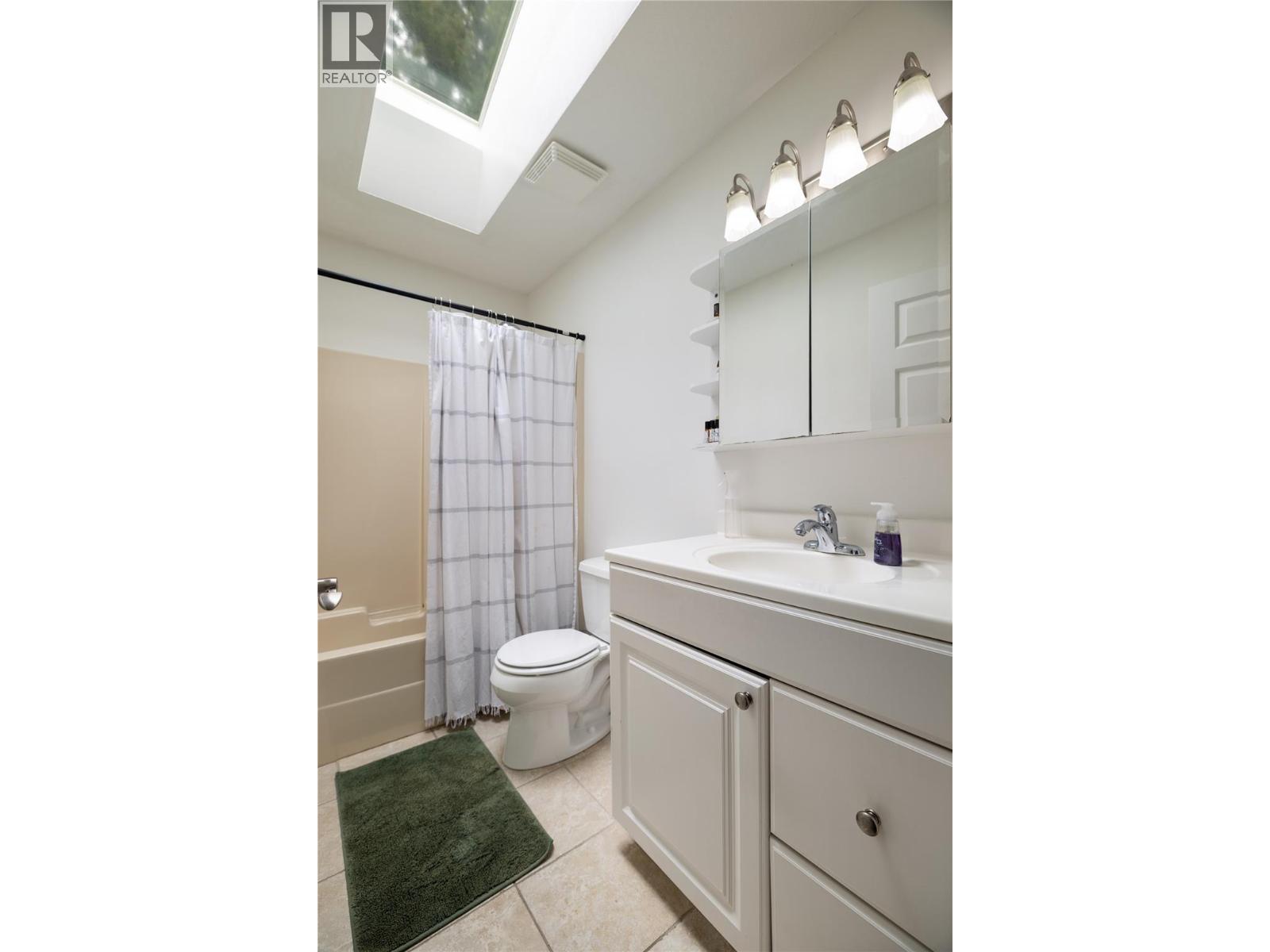 3945 Highland Park Crescent