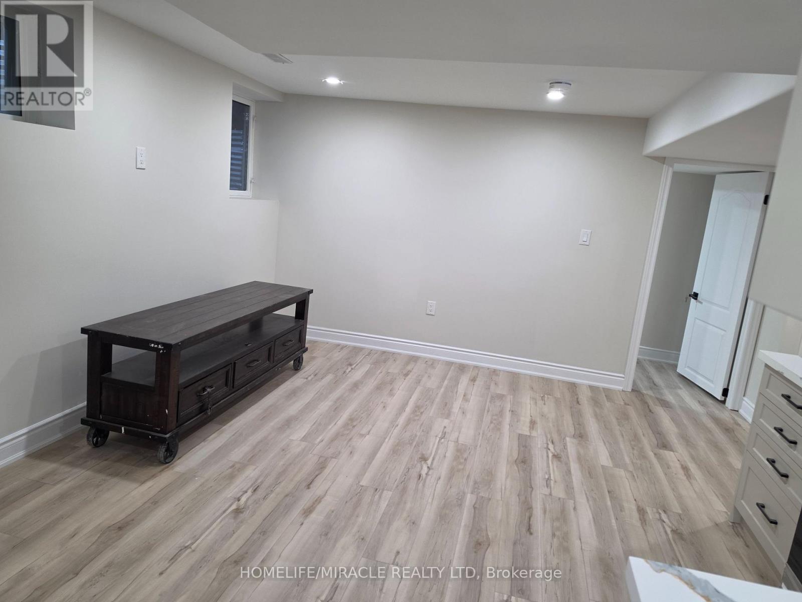 Lower - 15 Elderberry Street, Caledon, Ontario  L7C 4N8 - Photo 4 - W13811616