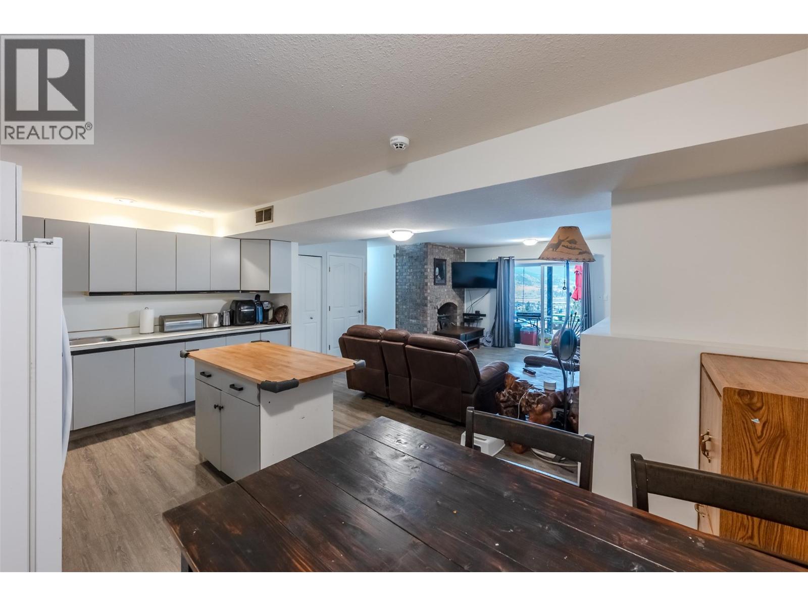 138 Evergreen Crescent