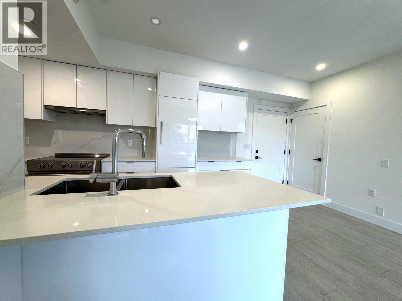 602 5399 Joyce Street, Vancouver, British Columbia  V5R 4H3 - Photo 4 - R3173073