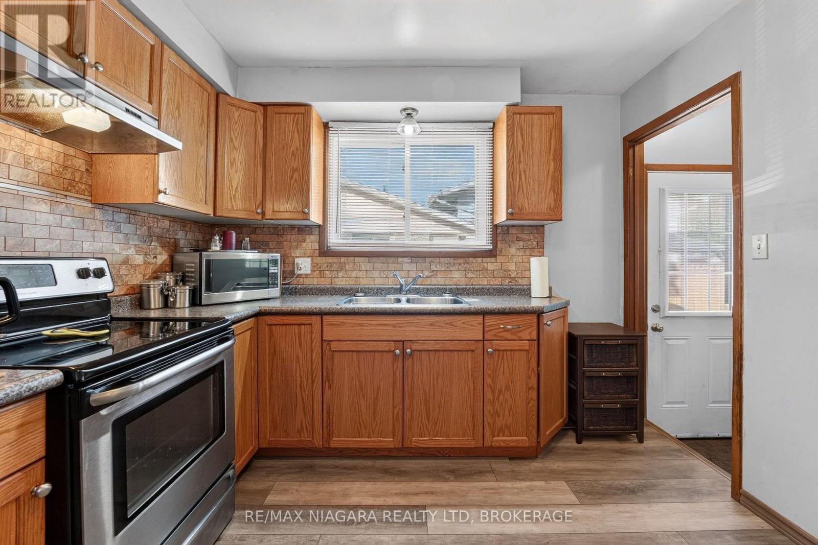 45 Green Maple Drive, St. Catharines (Secord Woods), Ontario L2P 3P4 - Photo 7 - X13869642