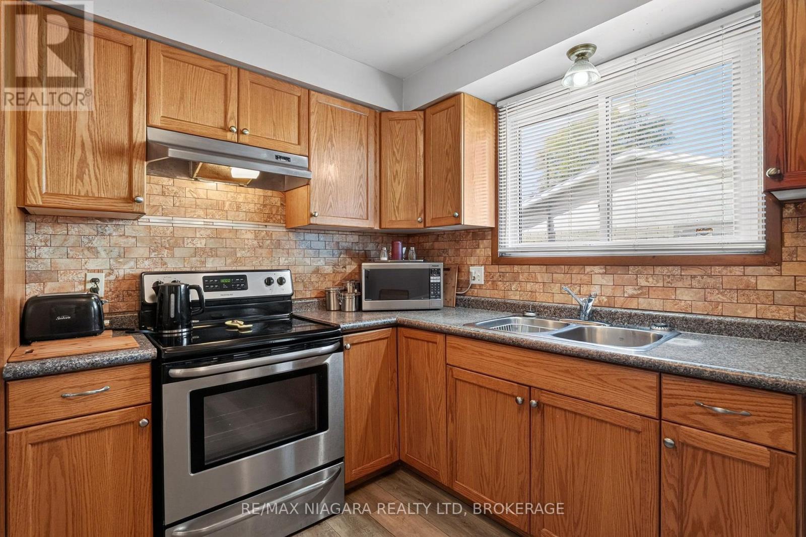 45 Green Maple Drive, St. Catharines (Secord Woods), Ontario L2P 3P4 - Photo 9 - X13869642