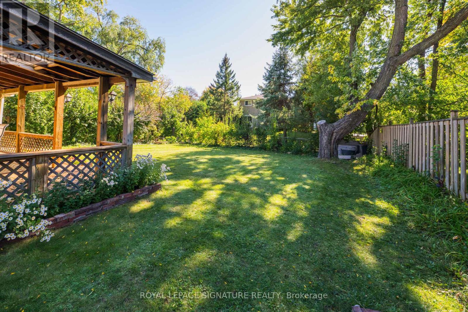 8 BELLBURY CRESCENT, Toronto, Ontario