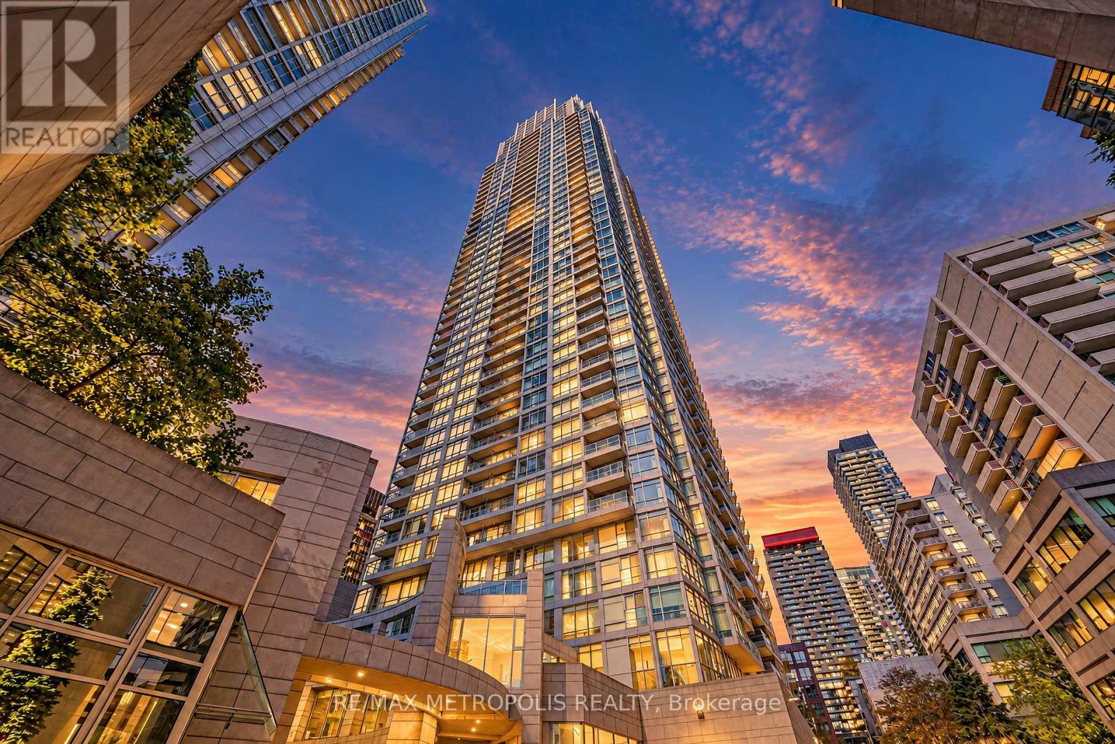 3709 - 2191 Yonge Street, Toronto, Ontario  M4S 3H8 - Photo 1 - C13869600