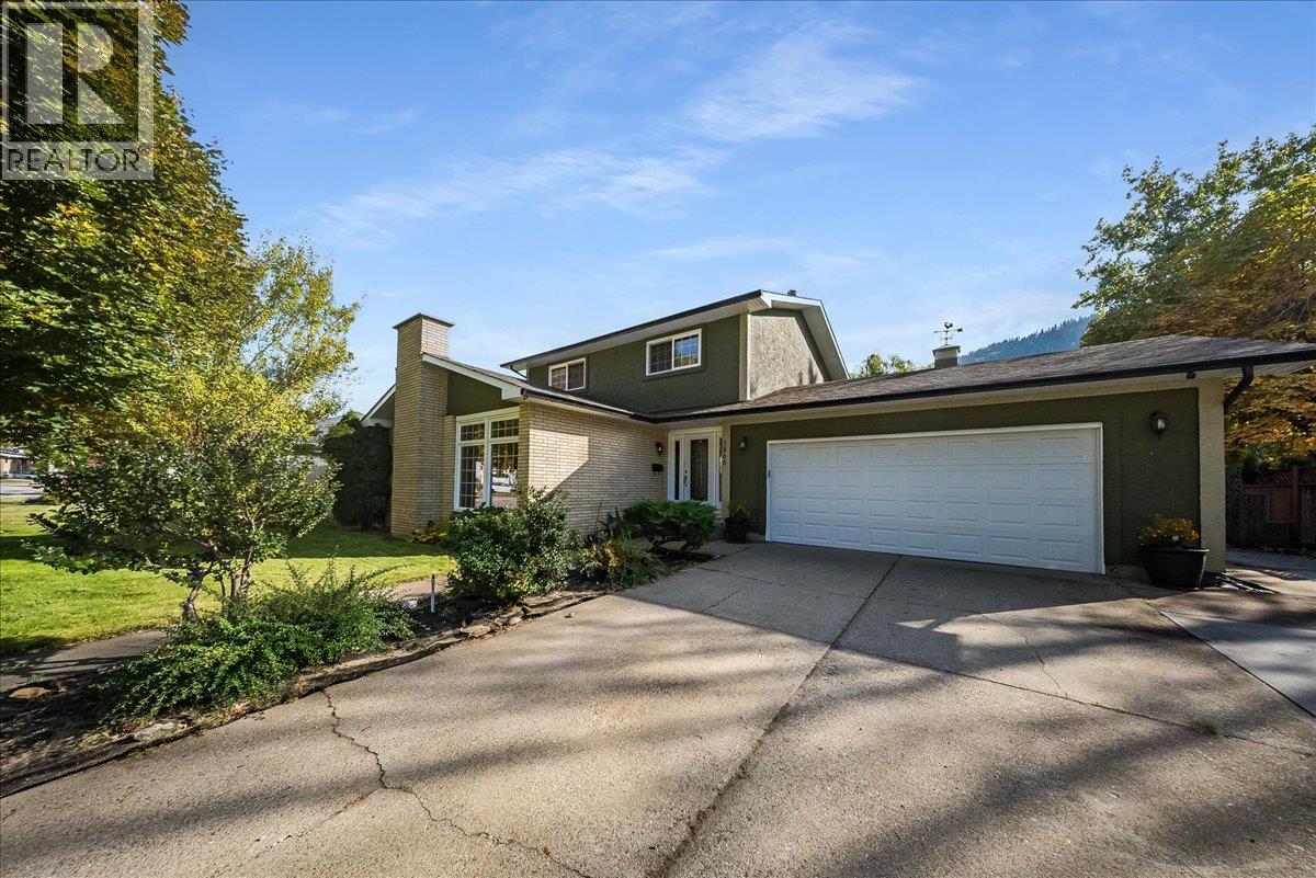 3866 Carnation Drive, Trail, British Columbia  V1R 4W9 - Photo 2 - 10402847
