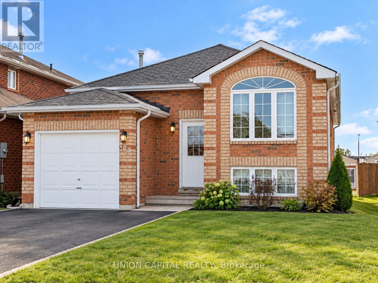 205 DUNSMORE LANE, Barrie, Ontario