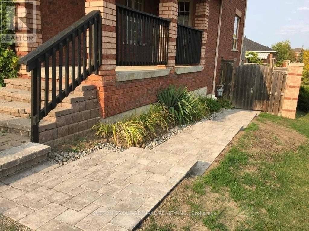 132 Brown Wood Drive, Barrie (Little Lake), Ontario  L4M 6M8 - Photo 15 - S13869626