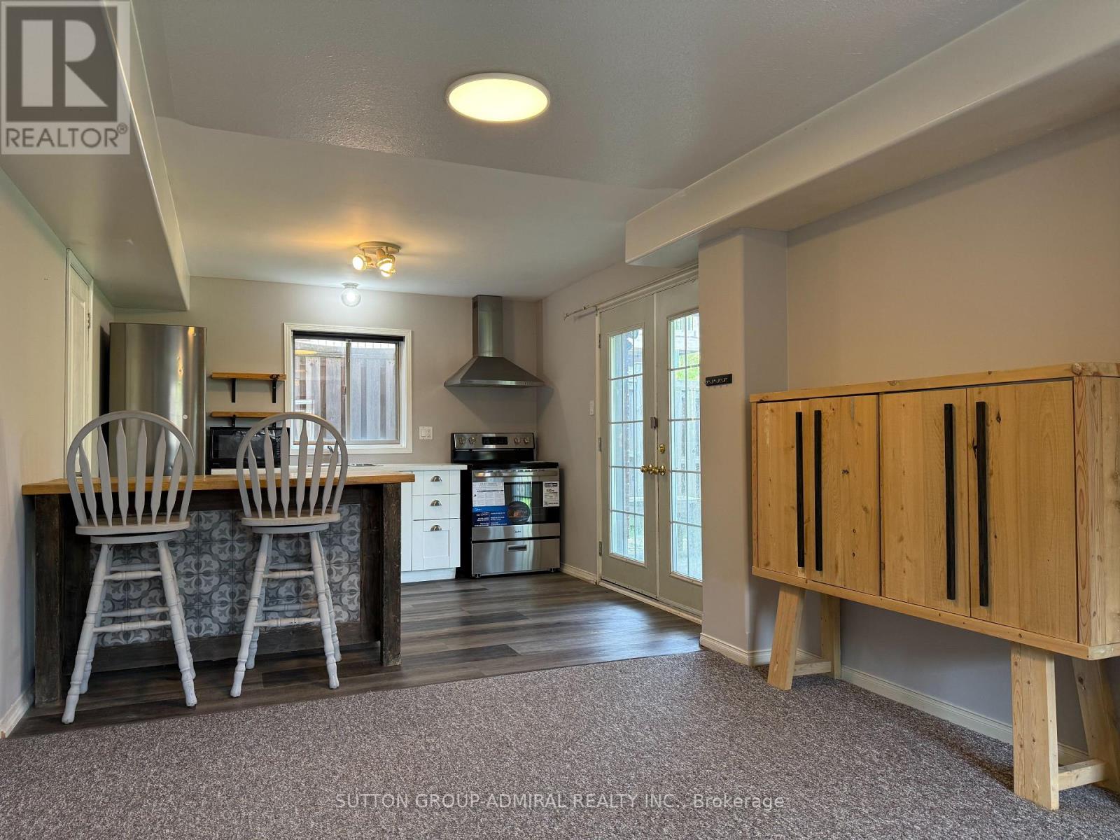 132 Brown Wood Drive, Barrie (Little Lake), Ontario  L4M 6M8 - Photo 2 - S13869626