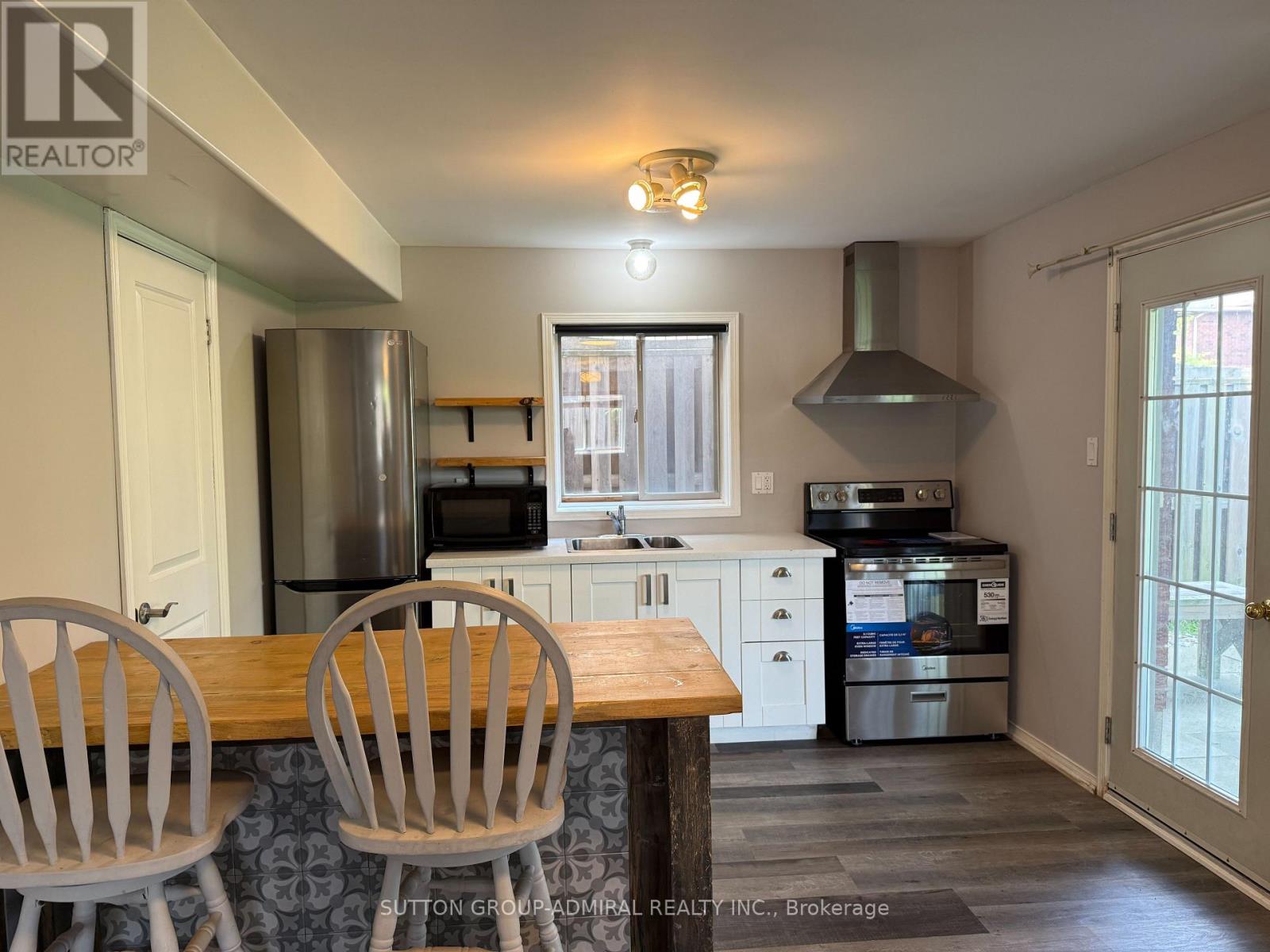 132 Brown Wood Drive, Barrie (Little Lake), Ontario  L4M 6M8 - Photo 3 - S13869626
