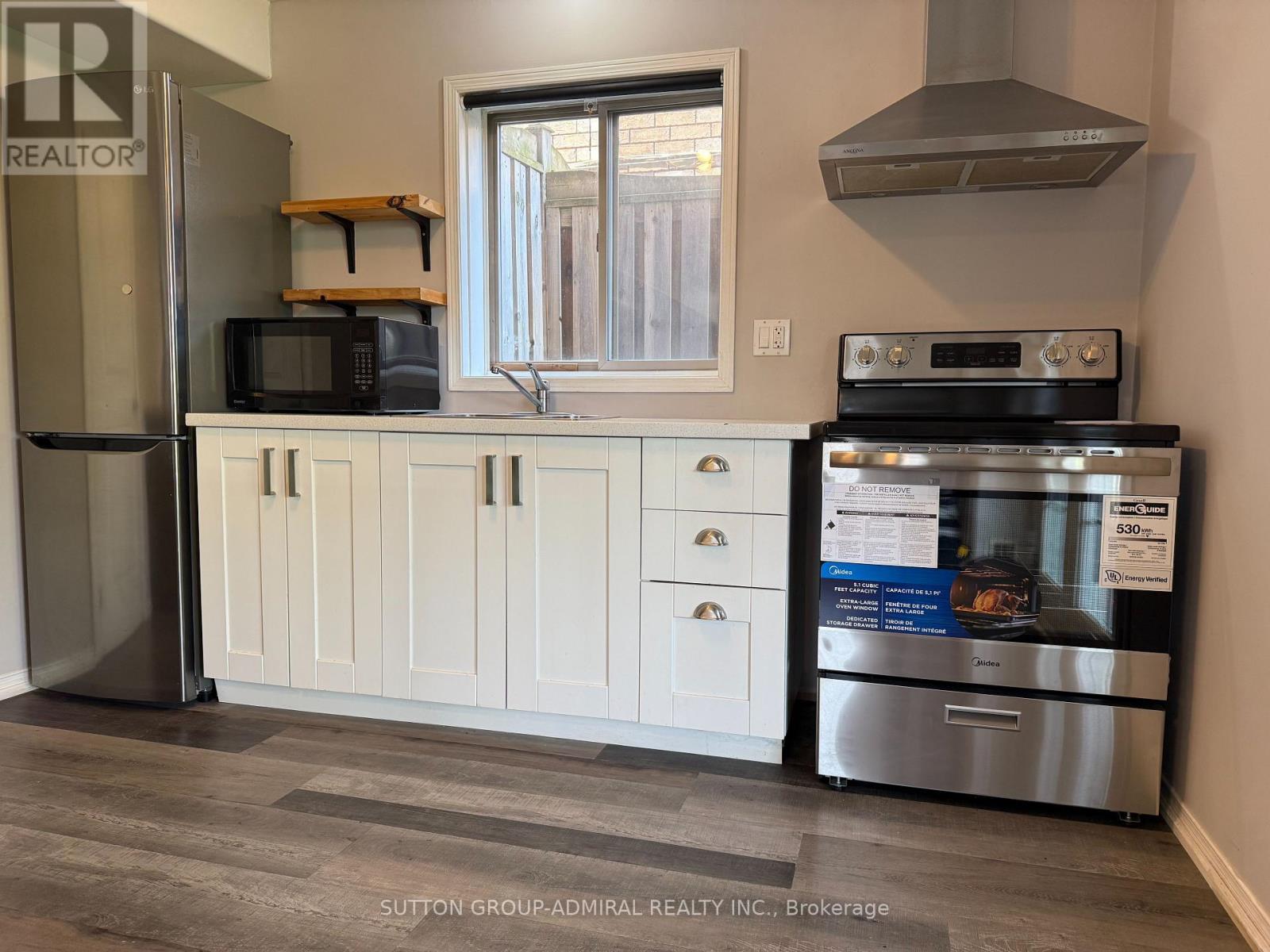 132 Brown Wood Drive, Barrie (Little Lake), Ontario  L4M 6M8 - Photo 4 - S13869626