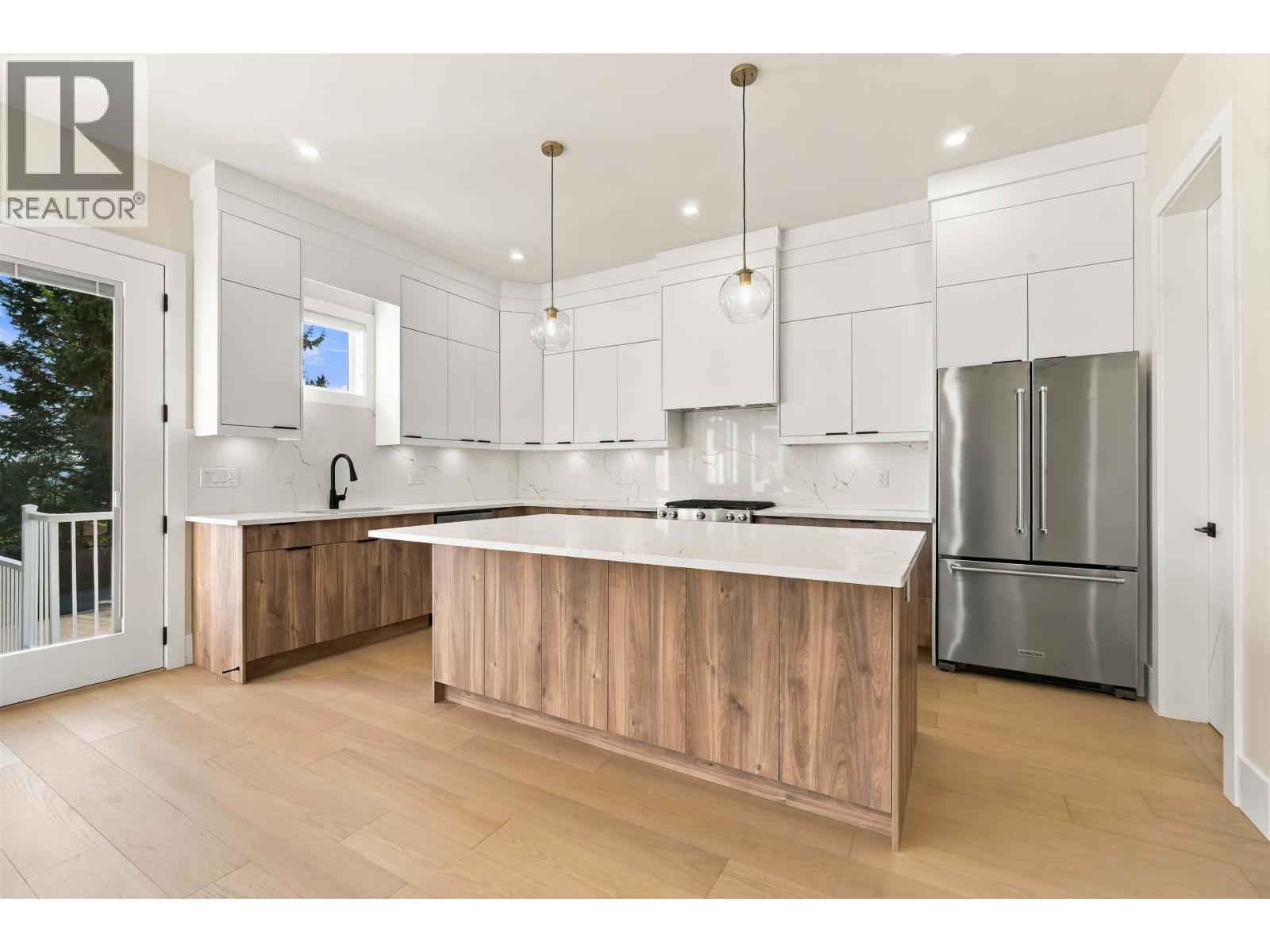 104 1026 Stewart Avenue, Coquitlam, British Columbia  V3K 2N6 - Photo 2 - R3173025