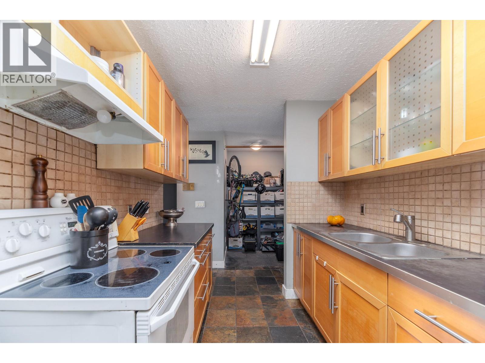 625 Rowcliffe Avenue Unit# 305