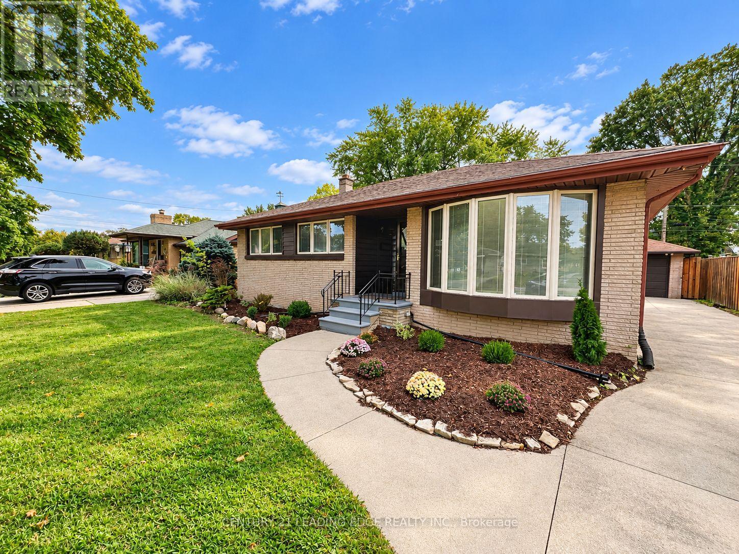 1275 Parkview Avenue, Windsor, Ontario  N8S 2X8 - Photo 2 - X13869682