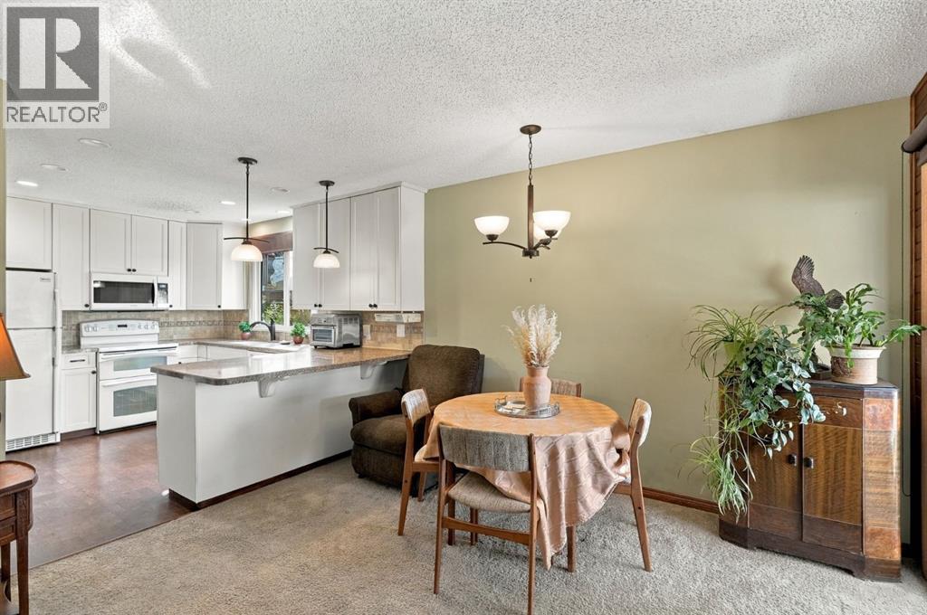 652 Oakwood Place Sw, Calgary, Alberta  T2V 0K5 - Photo 11 - A2338234