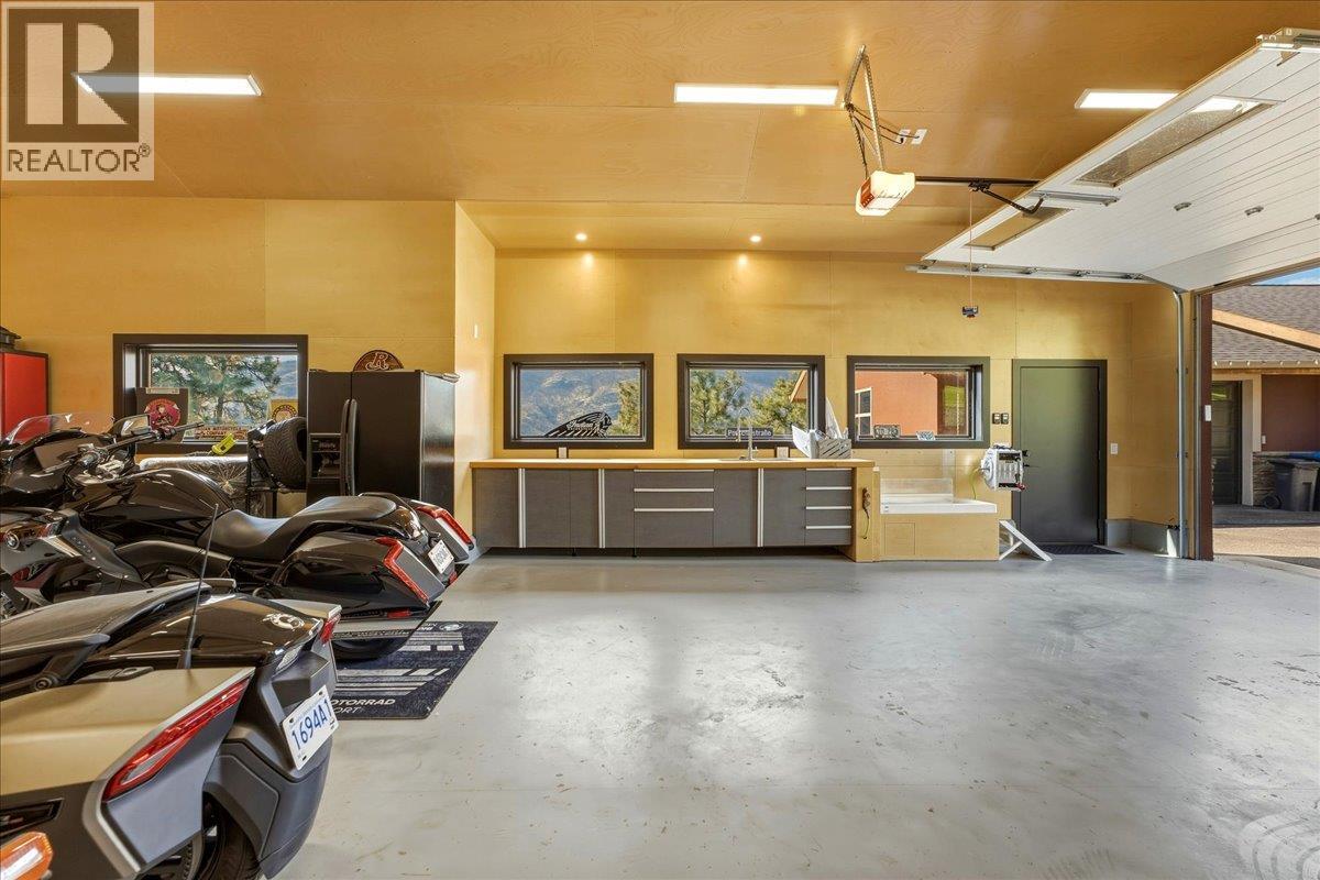 2328 Arthur Court