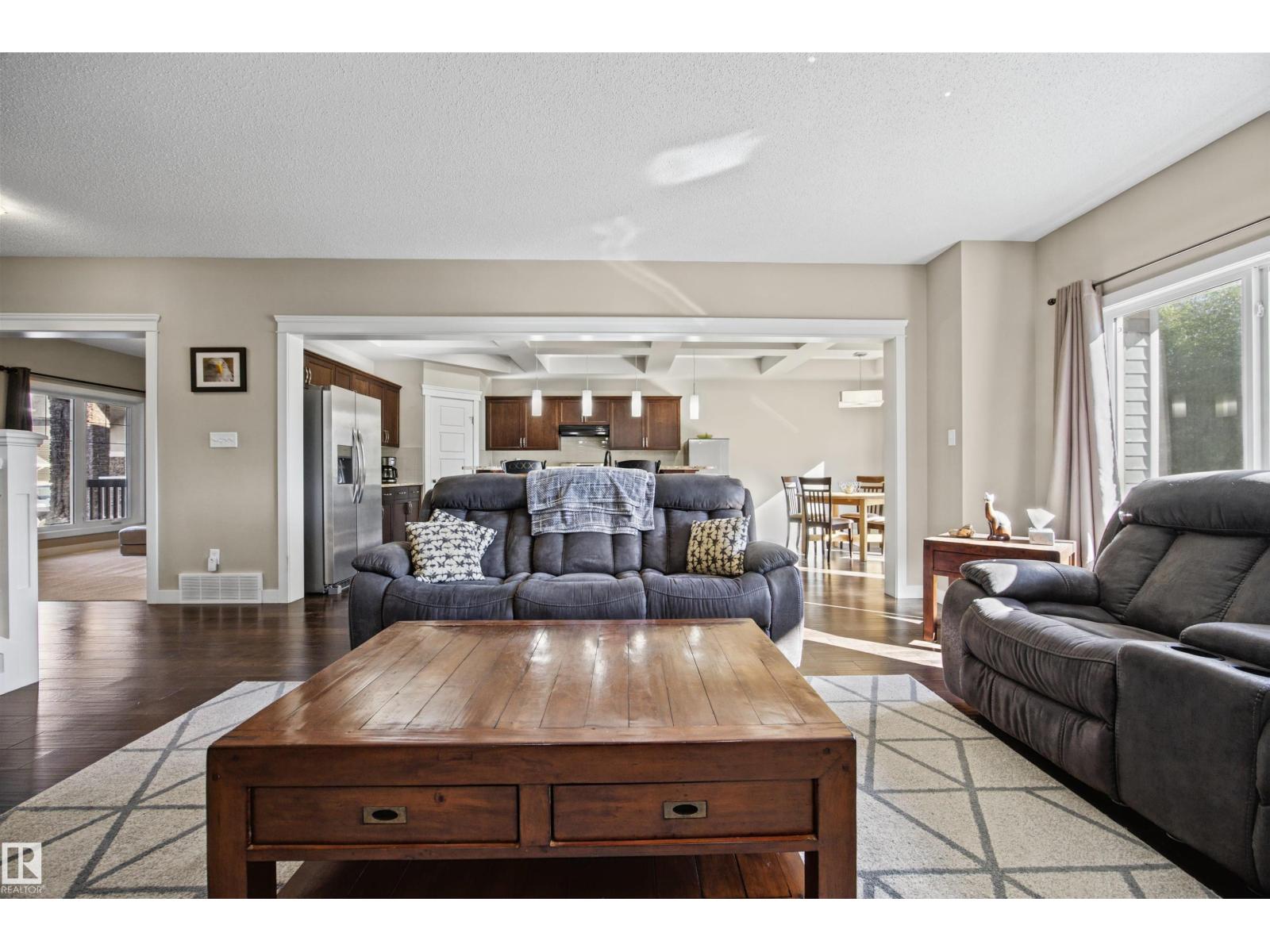 4 MEADOWBROOK WY