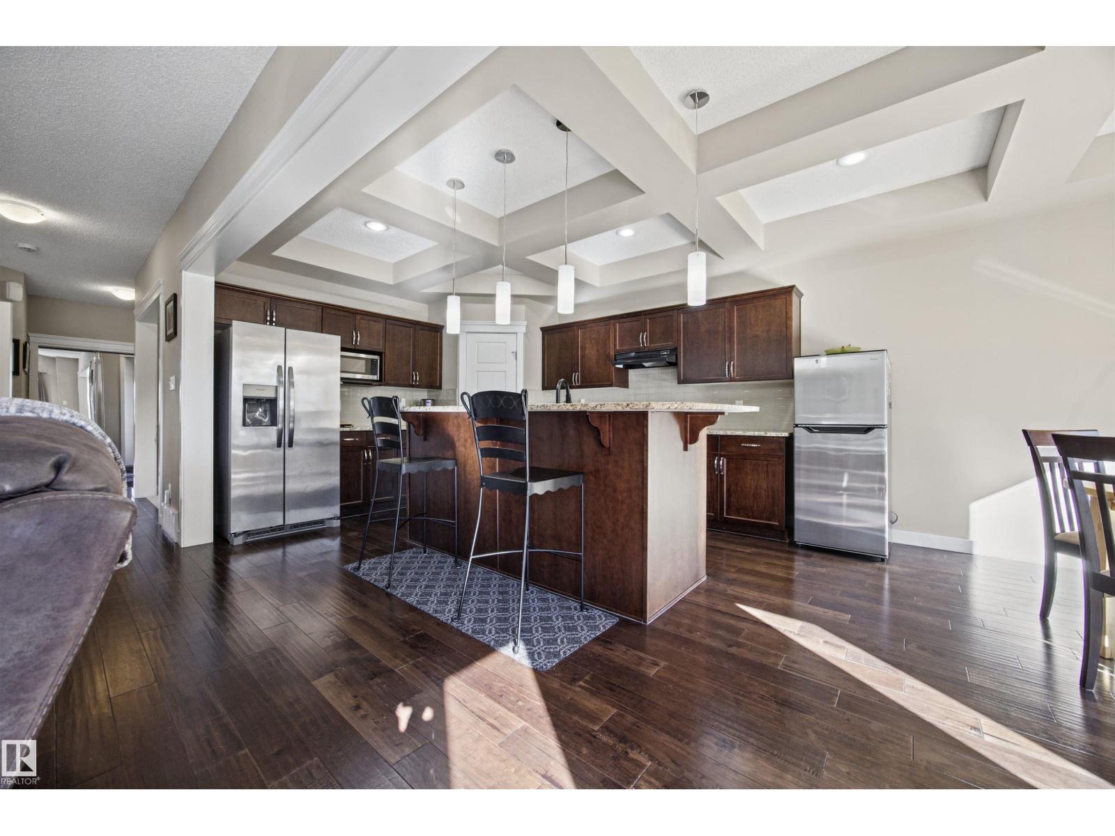 4 MEADOWBROOK WY