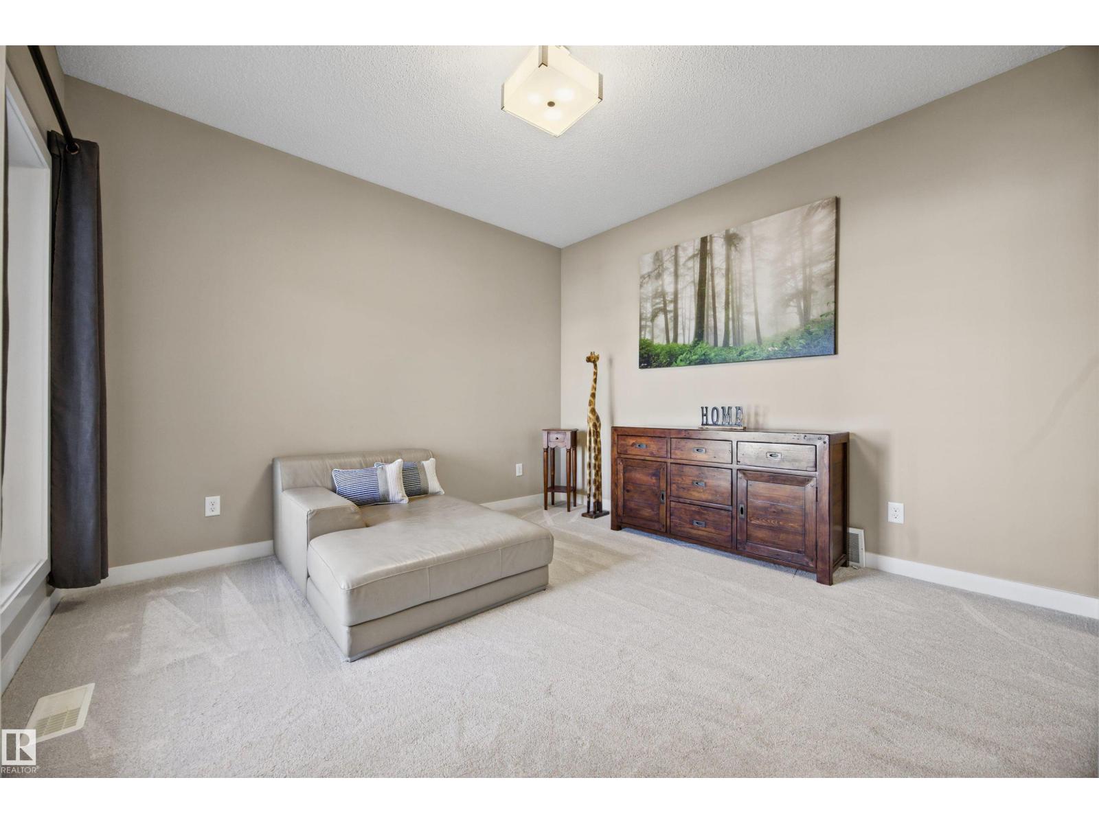 4 MEADOWBROOK WY