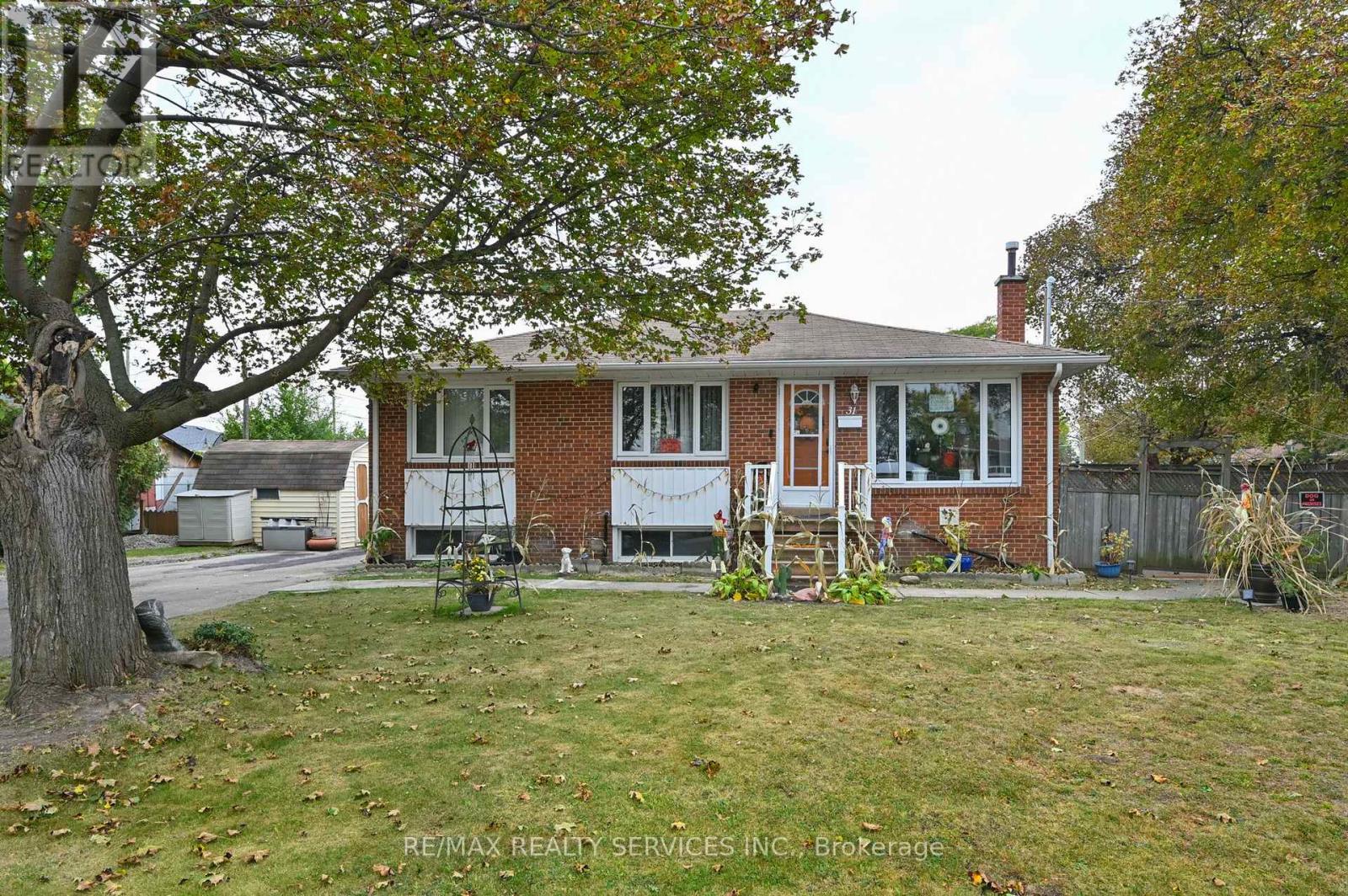 31 Brisco Street, Brampton (Brampton North), Ontario  L6V 1X1 - Photo 2 - W13869702