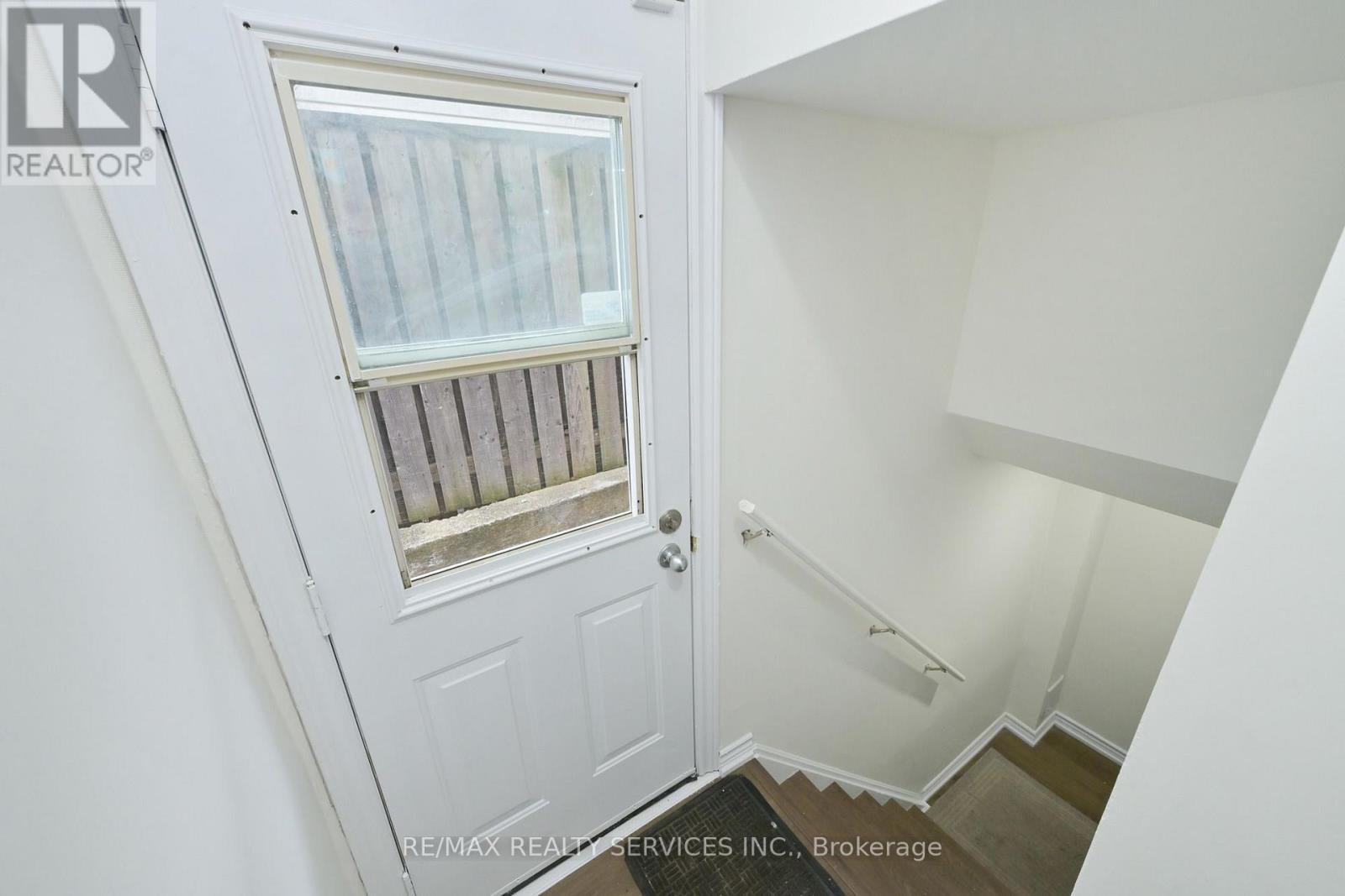 31 Brisco Street, Brampton (Brampton North), Ontario  L6V 1X1 - Photo 3 - W13869702