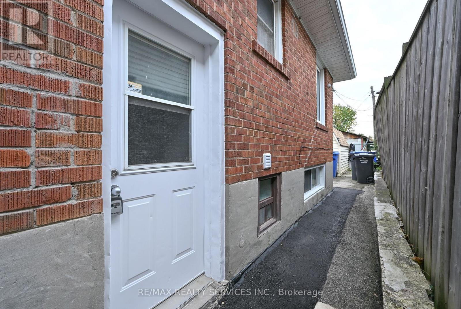 31 Brisco Street, Brampton (Brampton North), Ontario  L6V 1X1 - Photo 5 - W13869702