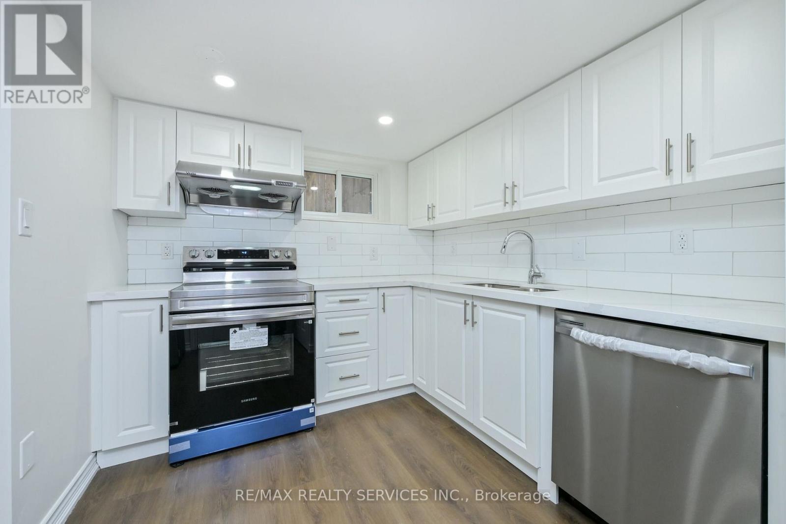 31 Brisco Street, Brampton (Brampton North), Ontario  L6V 1X1 - Photo 8 - W13869702