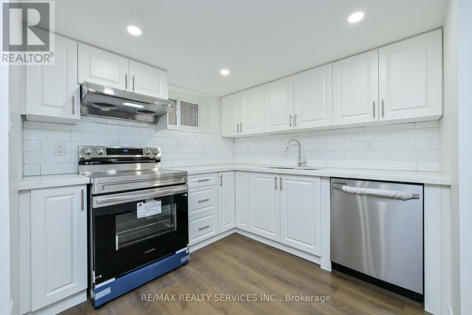 31 Brisco Street, Brampton (Brampton North), Ontario  L6V 1X1 - Photo 9 - W13869702