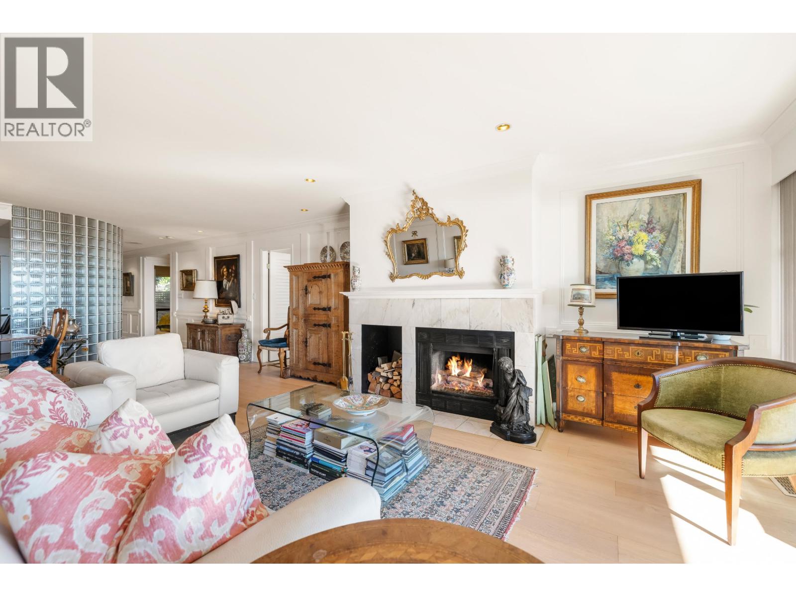 102 2274 FOLKESTONE WAY