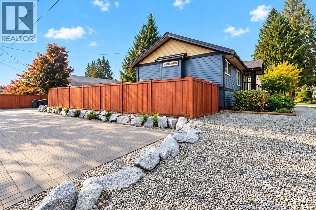 1032 GLENAYRE DRIVE