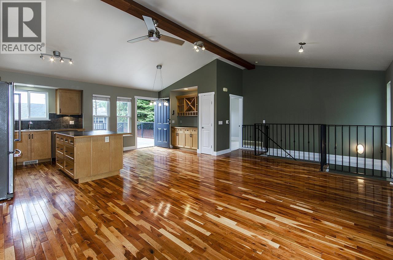 1032 GLENAYRE DRIVE