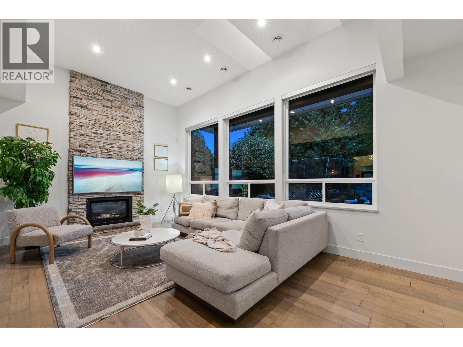 2775 LYNDENE ROAD