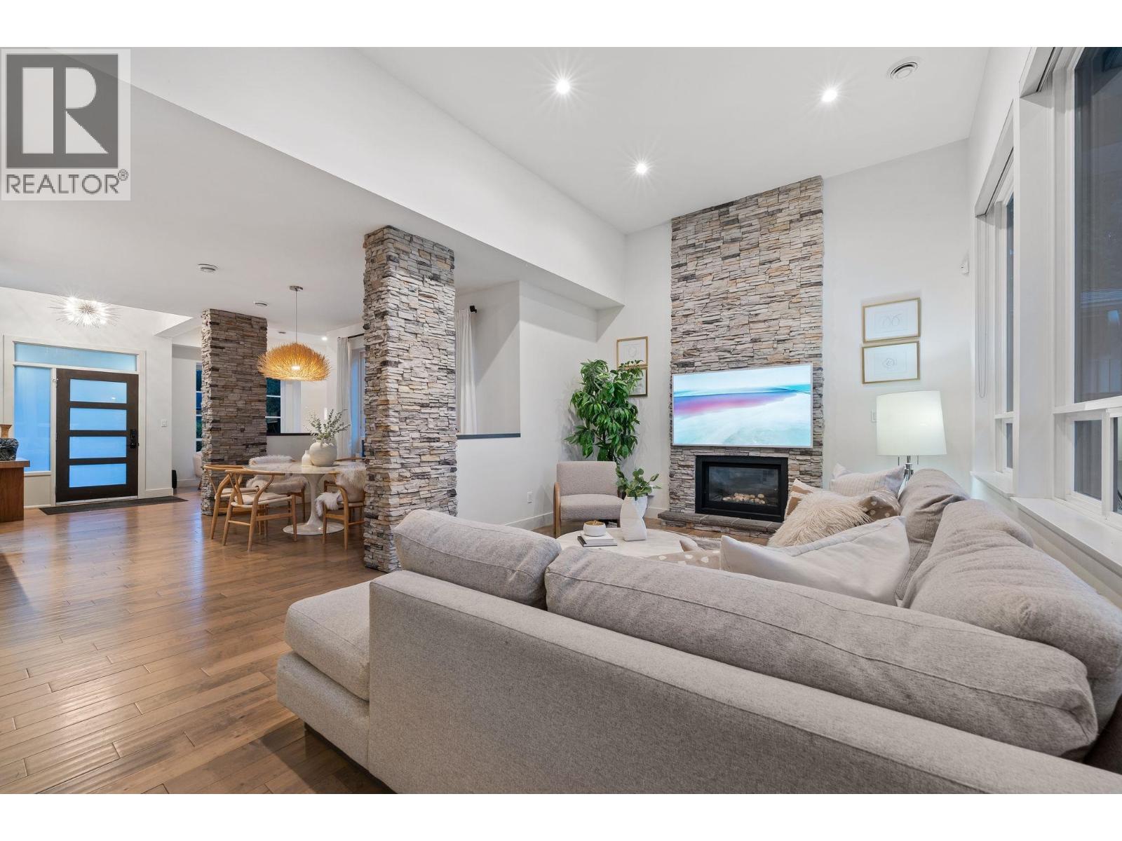 2775 LYNDENE ROAD