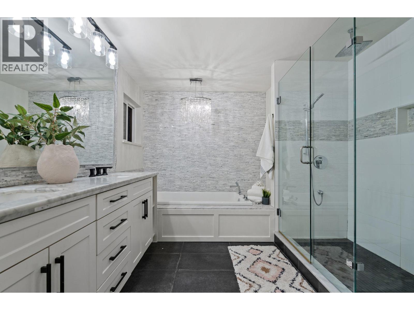 2775 LYNDENE ROAD