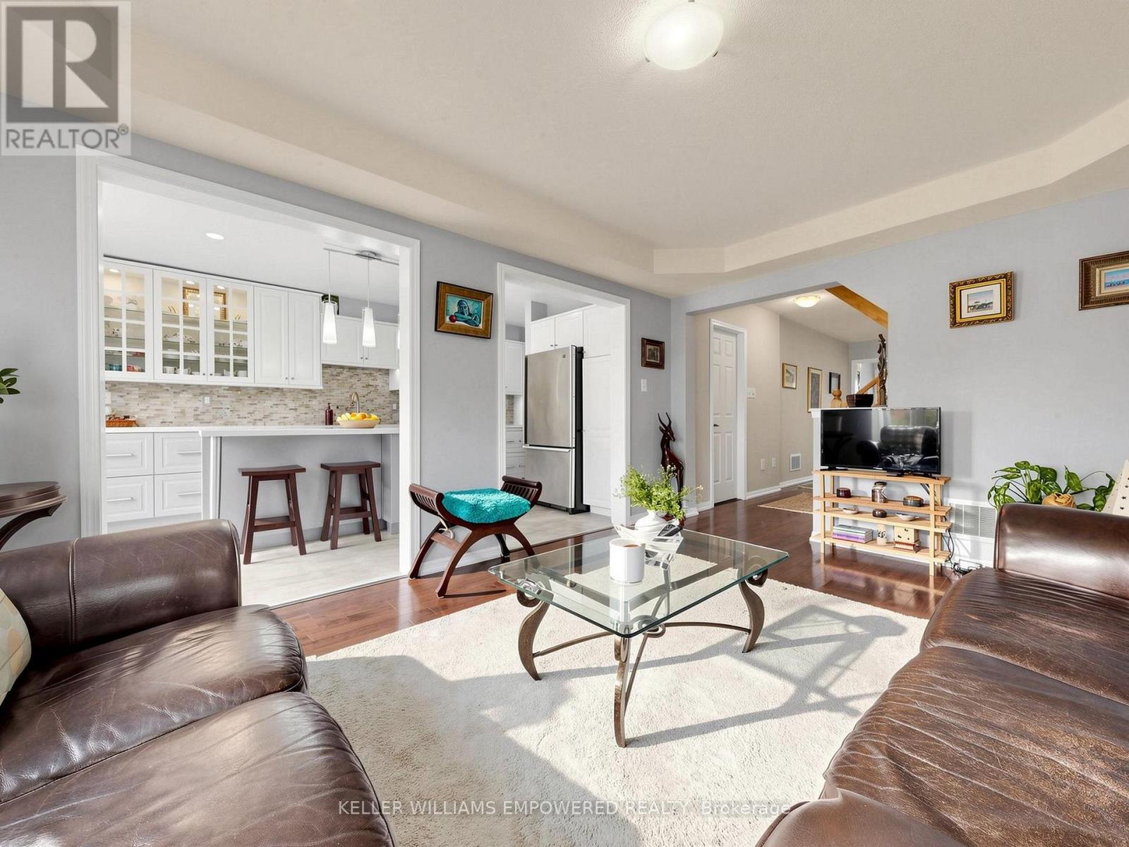 203 Chilcott Crescent, Newmarket (Woodland Hill), Ontario  L3X 3G6 - Photo 11 - N13869770