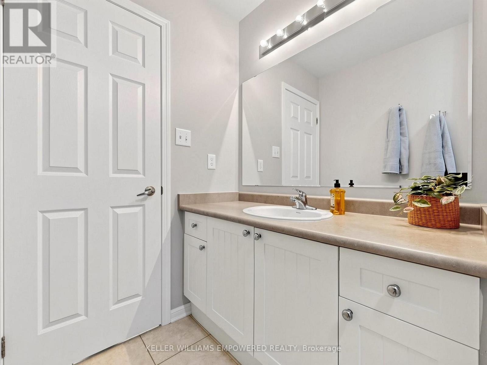 203 Chilcott Crescent, Newmarket (Woodland Hill), Ontario  L3X 3G6 - Photo 36 - N13869770