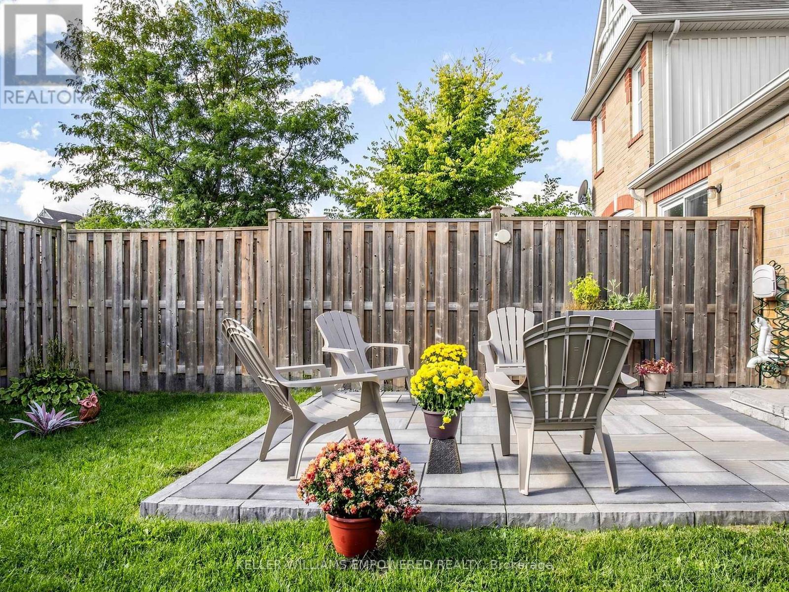 203 Chilcott Crescent, Newmarket (Woodland Hill), Ontario  L3X 3G6 - Photo 4 - N13869770
