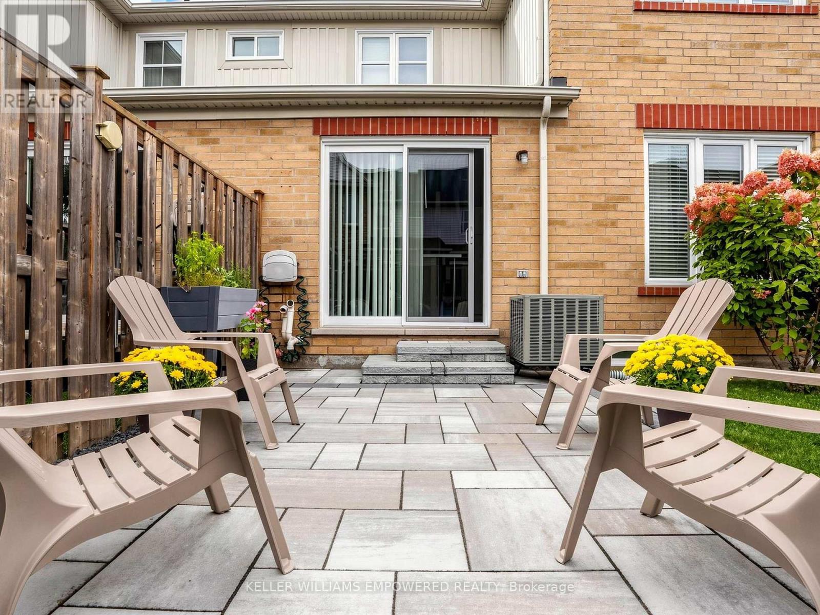 203 Chilcott Crescent, Newmarket (Woodland Hill), Ontario  L3X 3G6 - Photo 5 - N13869770