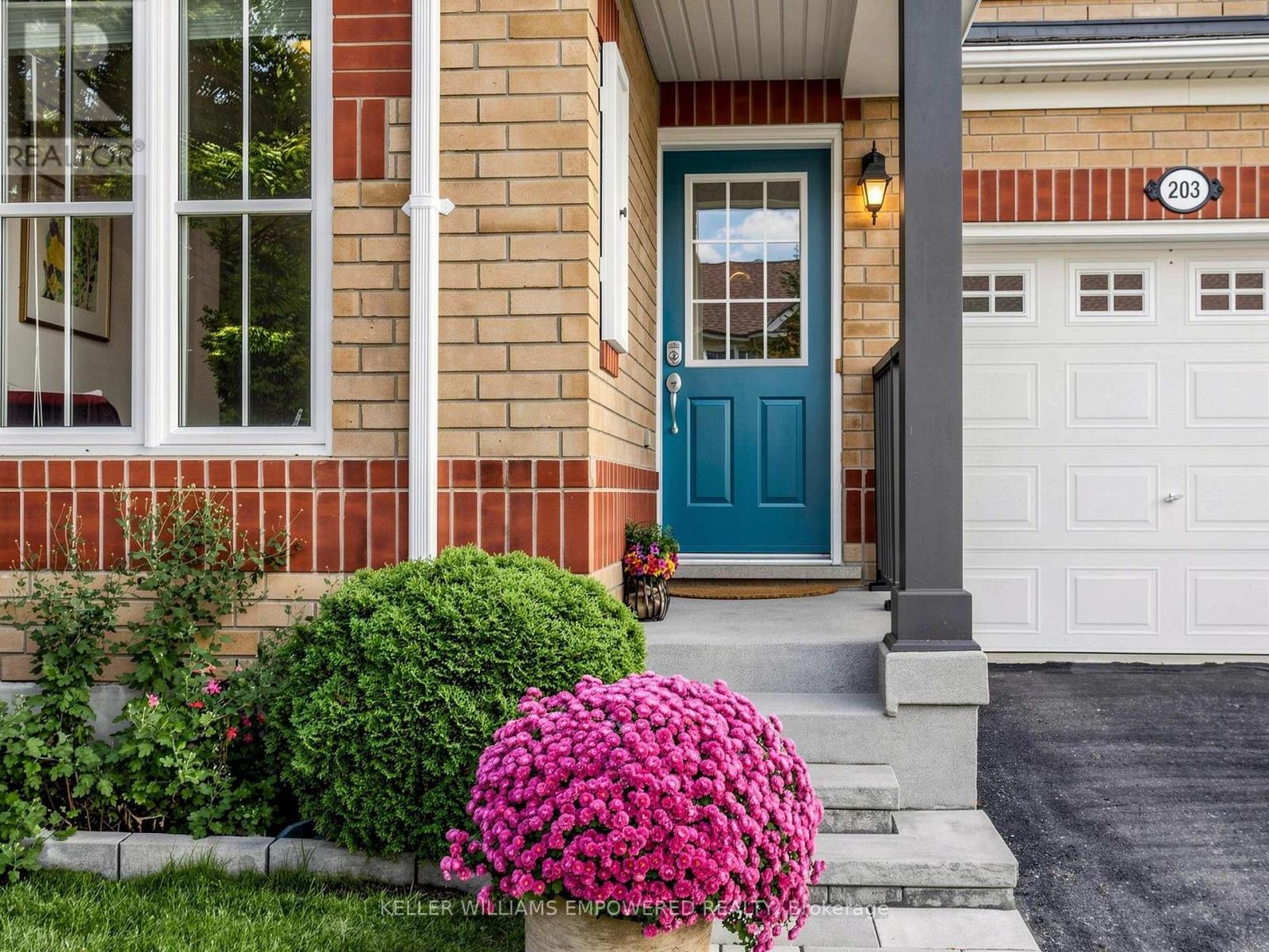 203 Chilcott Crescent, Newmarket (Woodland Hill), Ontario  L3X 3G6 - Photo 6 - N13869770
