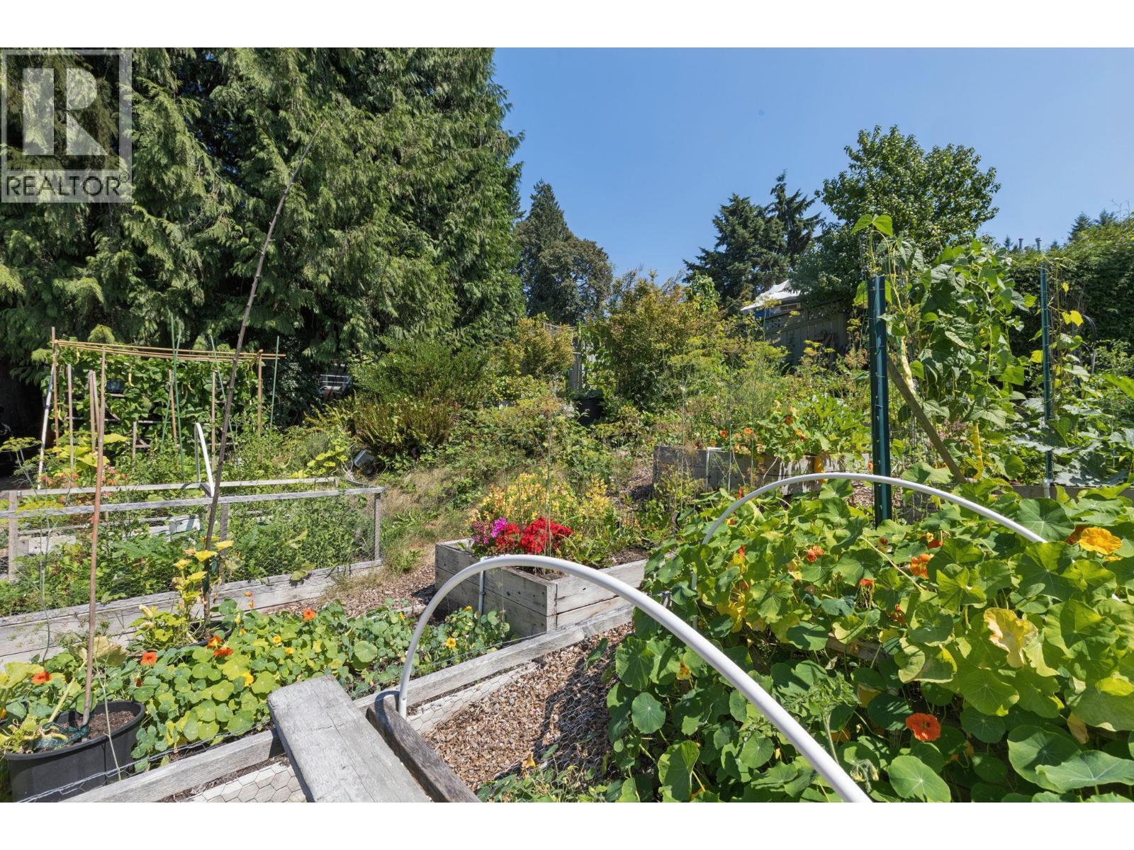 1084 LILLOOET ROAD
