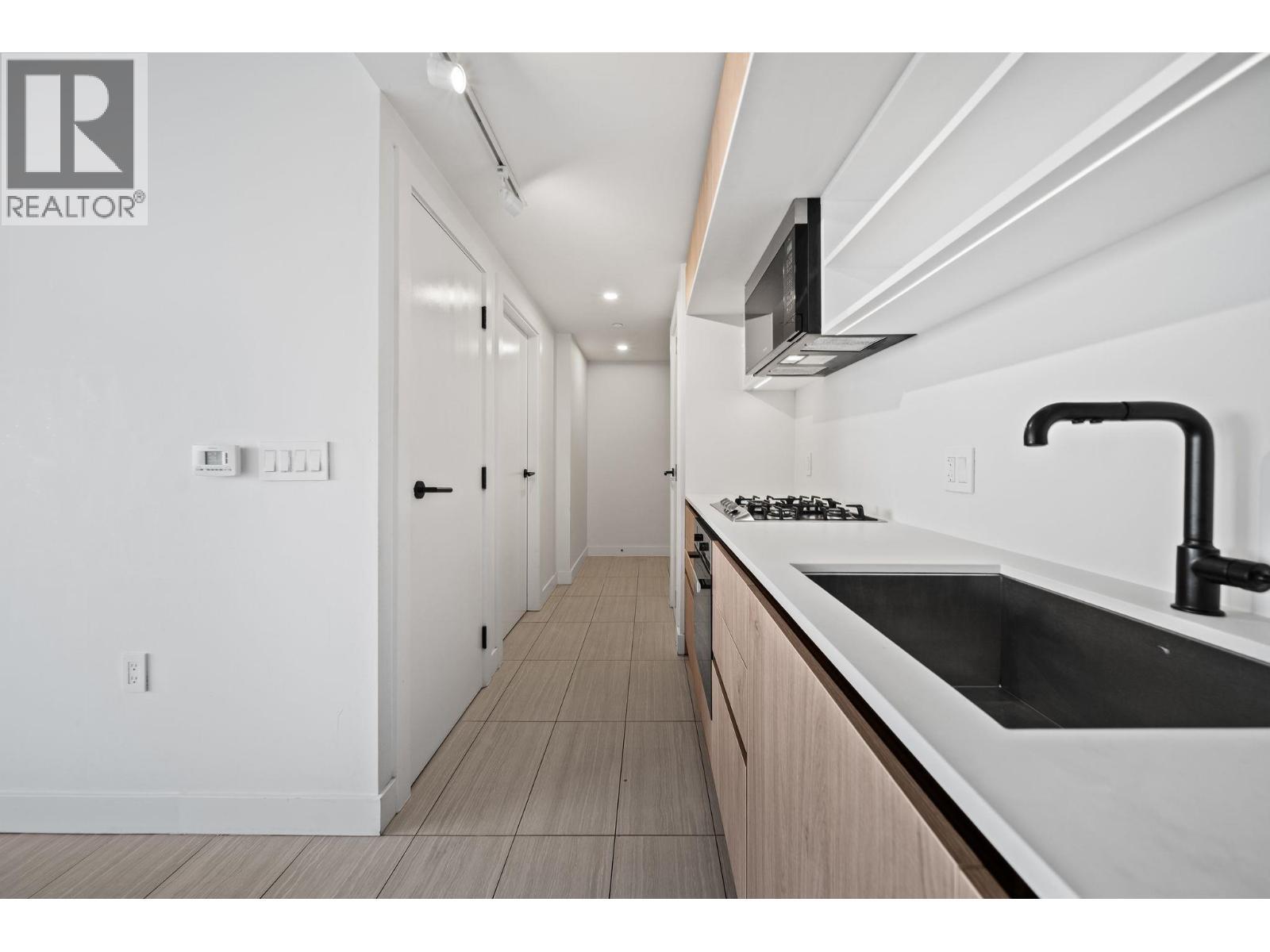 2504 5058 Joyce Street, Vancouver, British Columbia  V5R 0J9 - Photo 2 - R3173162