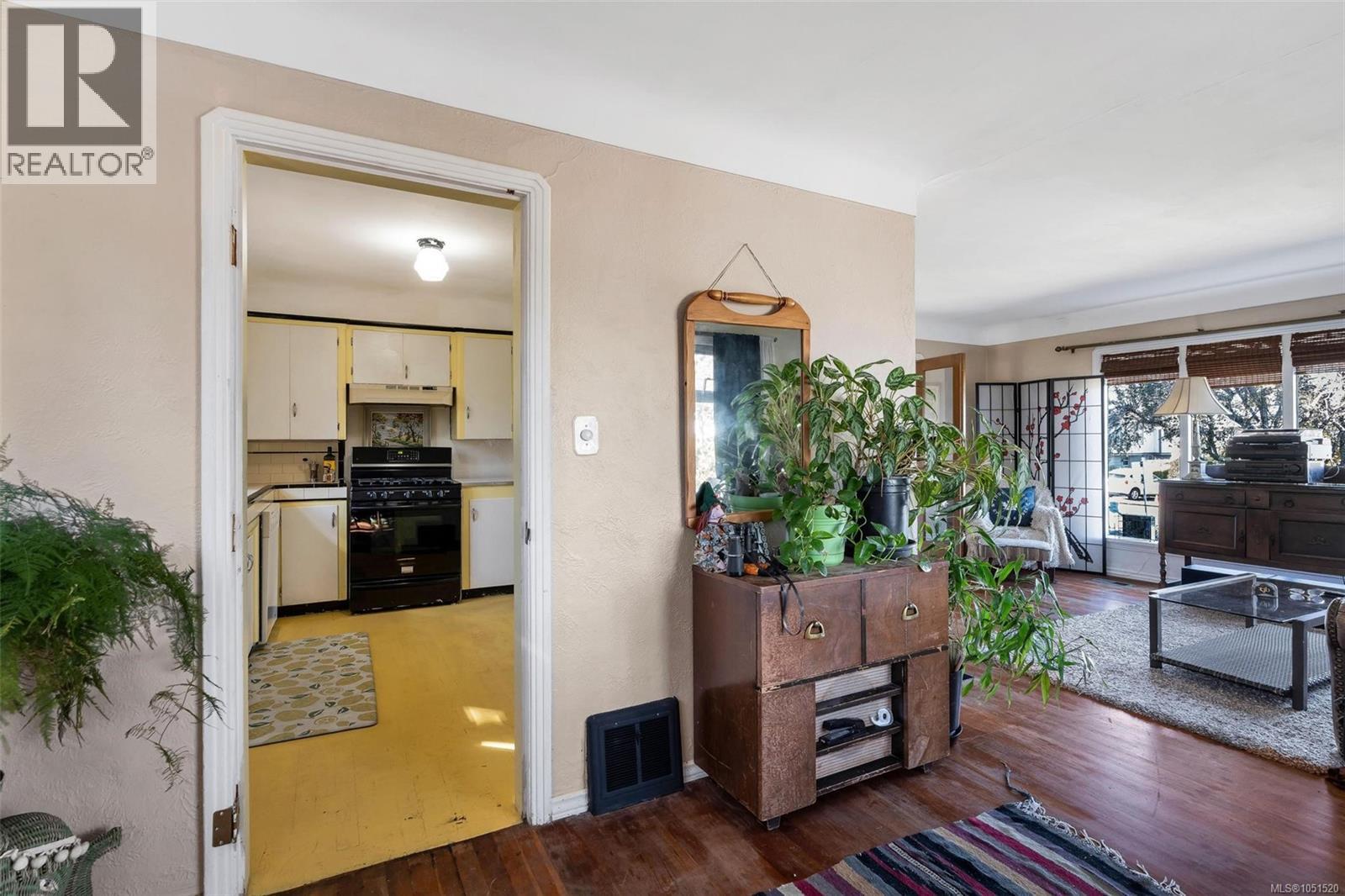 847 Old Esquimalt Rd