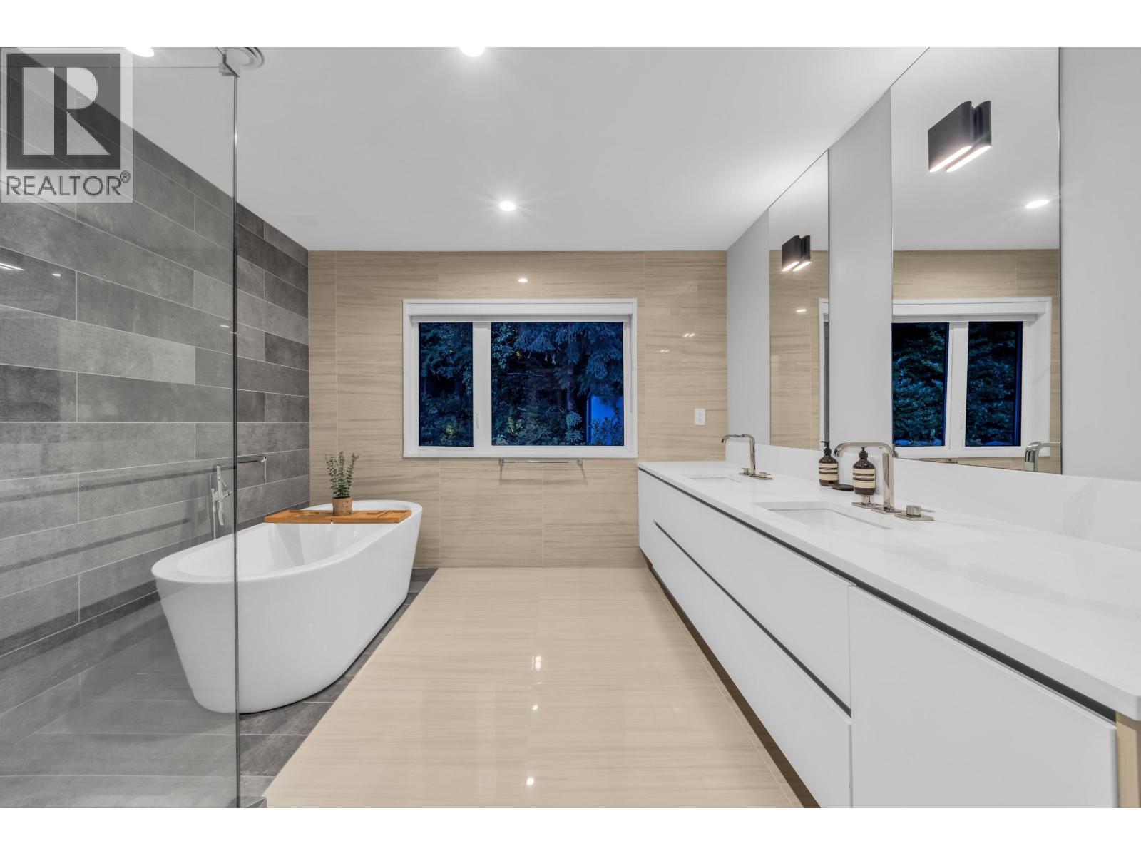 4324 Glencanyon Drive, North Vancouver, British Columbia  V7N 4B3 - Photo 19 - R3172912