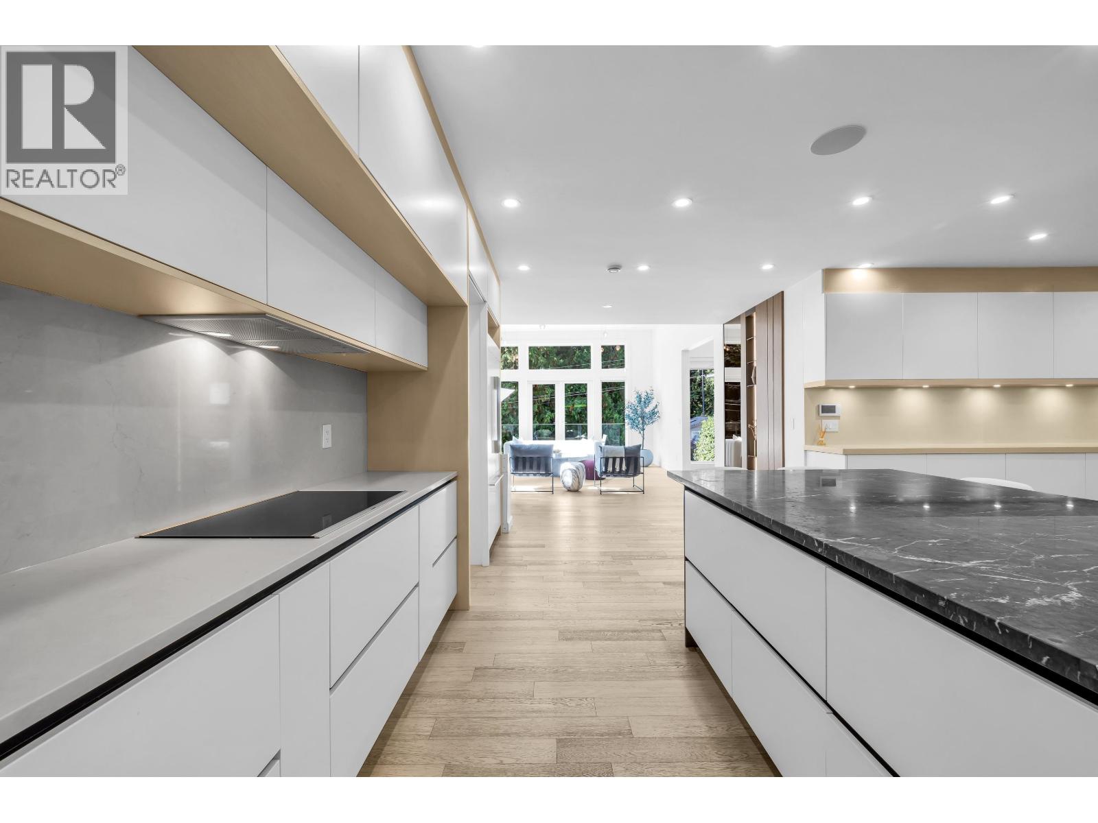 4324 Glencanyon Drive, North Vancouver, British Columbia  V7N 4B3 - Photo 5 - R3172912