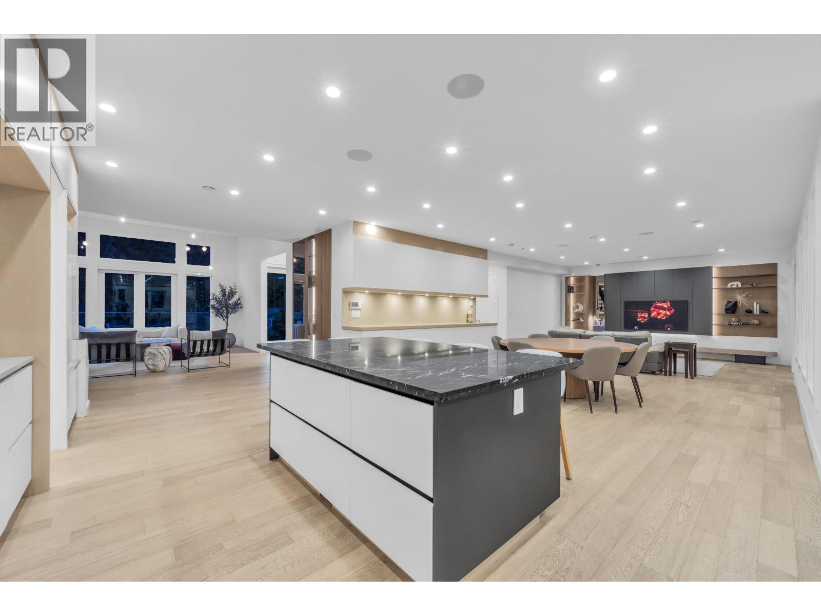 4324 Glencanyon Drive, North Vancouver, British Columbia  V7N 4B3 - Photo 10 - R3172912